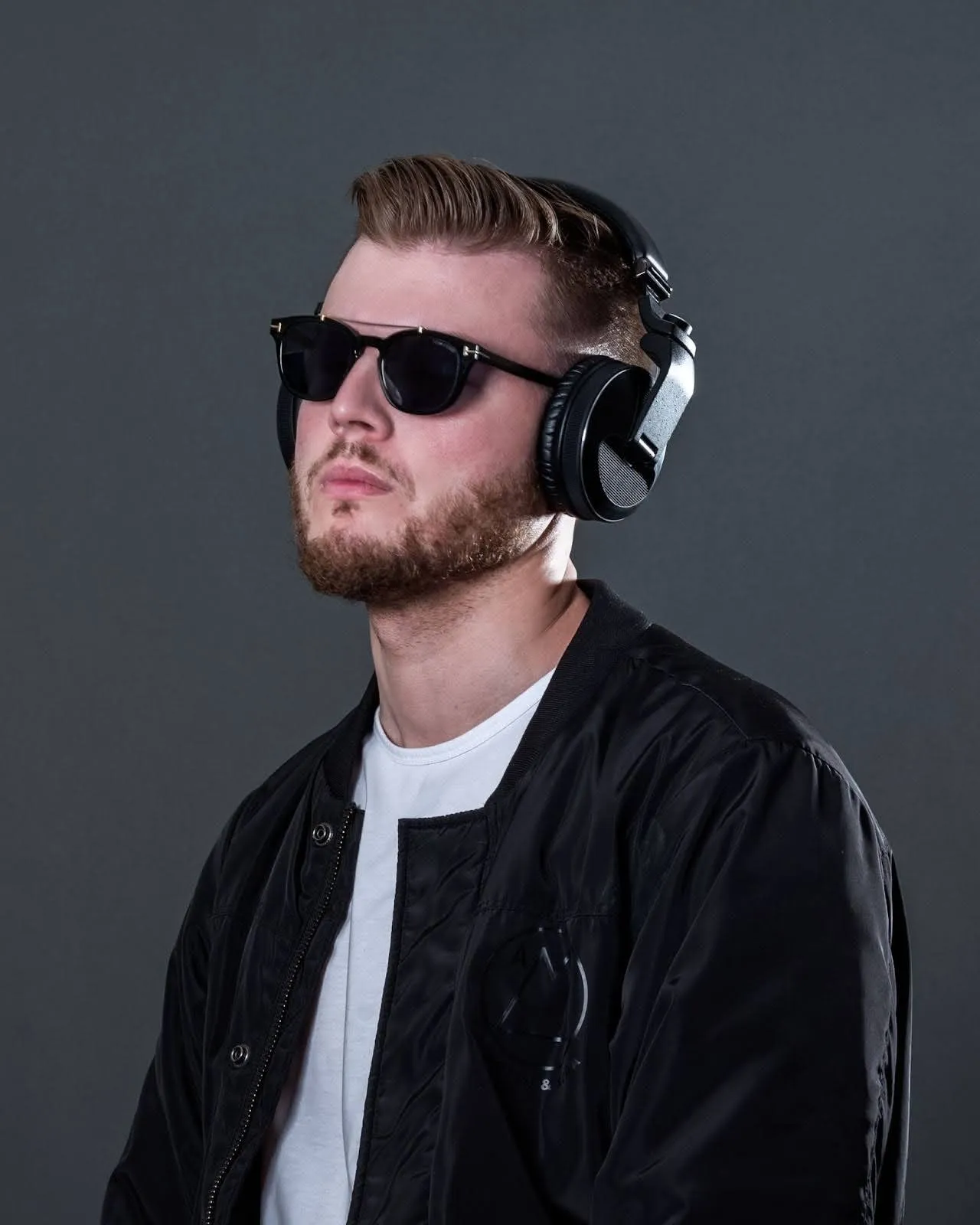 DJ MDDLCHLD — professional press photo